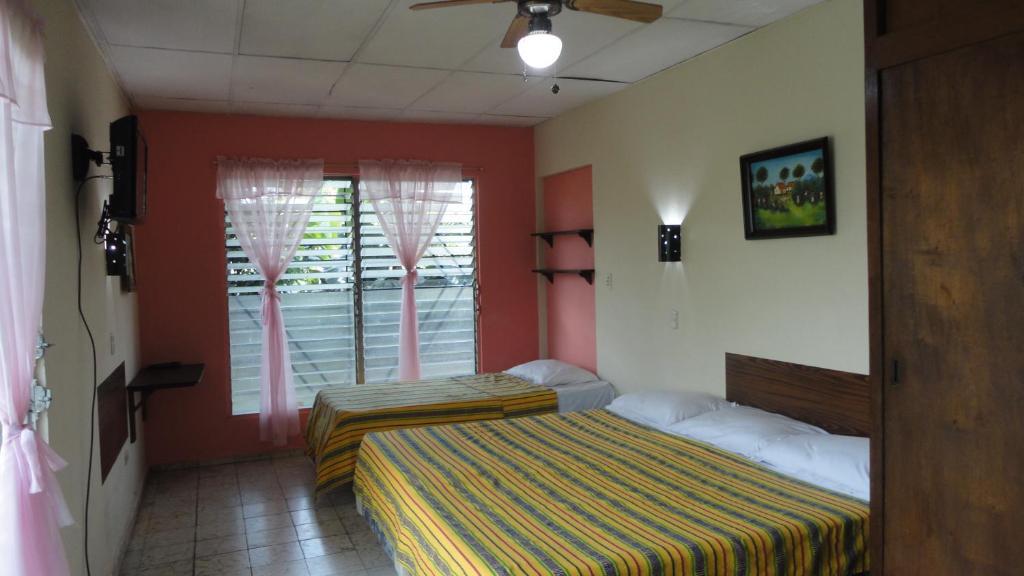 Hostal Dona Marta San Salvador Rum bild