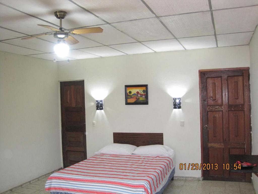 Hostal Dona Marta San Salvador Rum bild